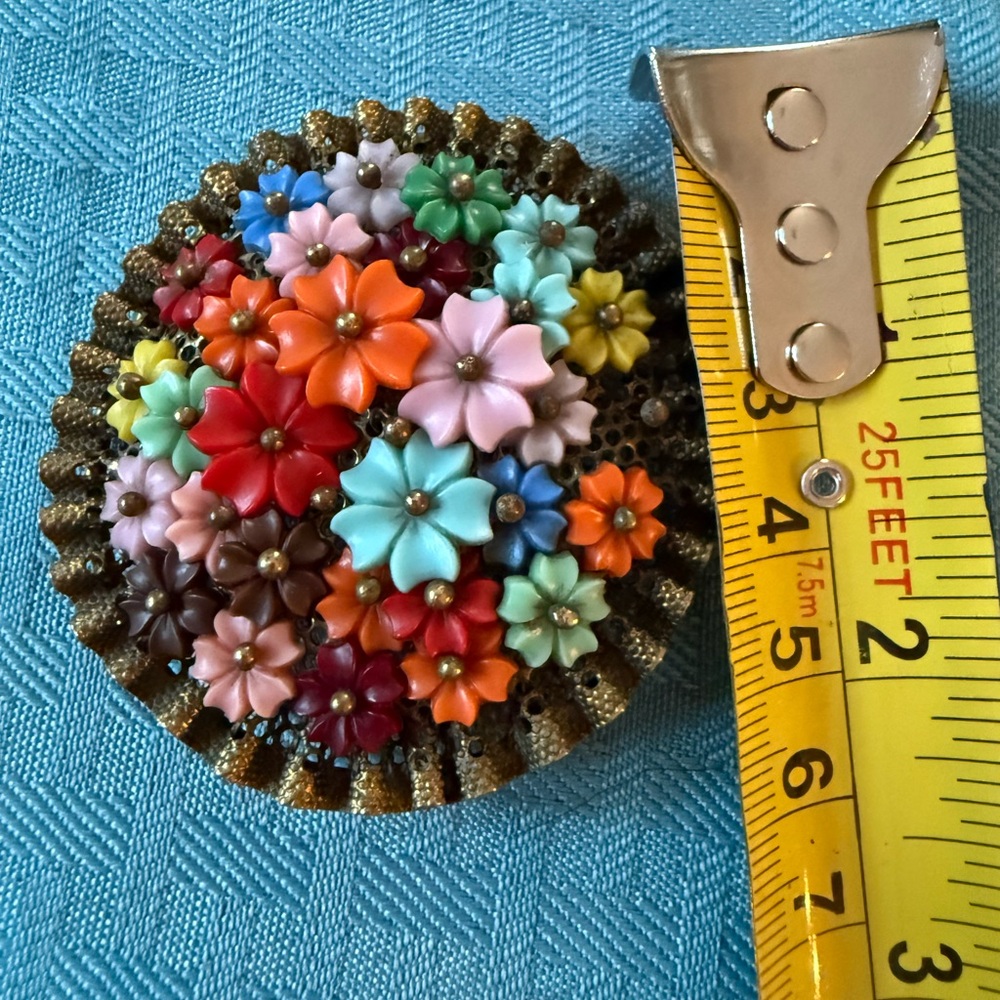 Vintage Miriam Haskell Multicolor Floral Cluster Brooch – Signed Filigree Dome - Picture 6 of 7